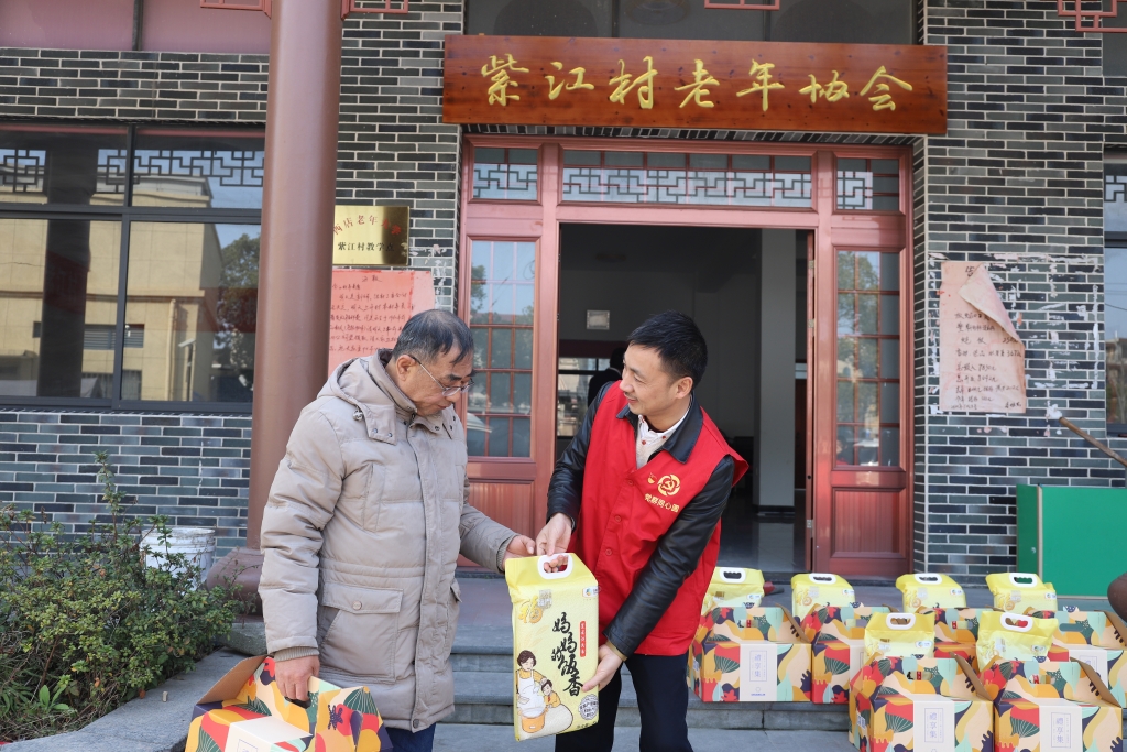 暖春意，敬老情-k豆钱包多年对峙慰问孤寡老人